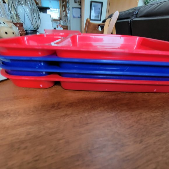 sectioned trays hard plastic blue and red set of four - Picture 2 of 5